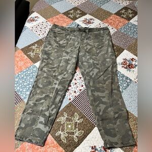 Maurices plus size 3x weekender high rise camo tapered pant.